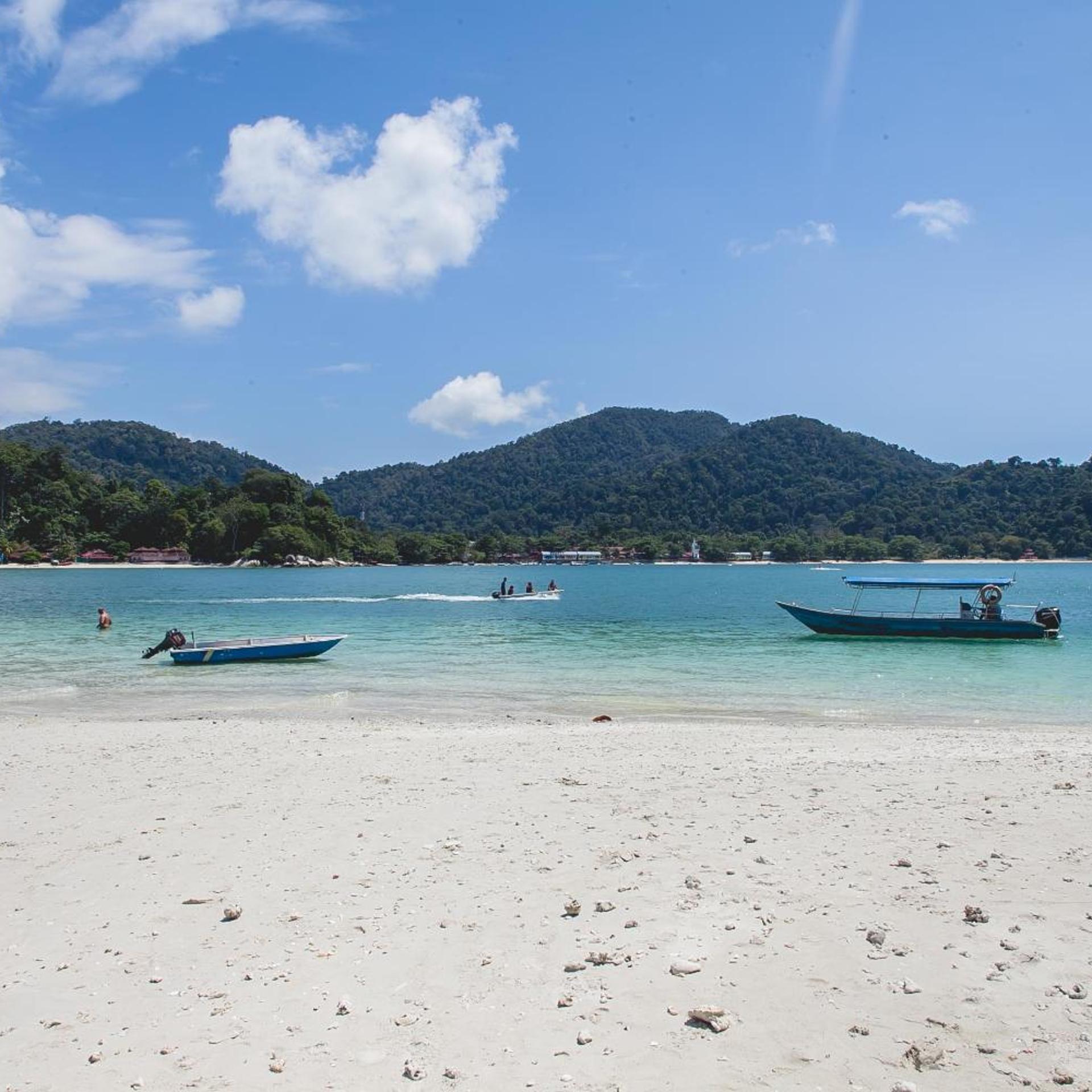 Anjungan Beach Resort 32/44