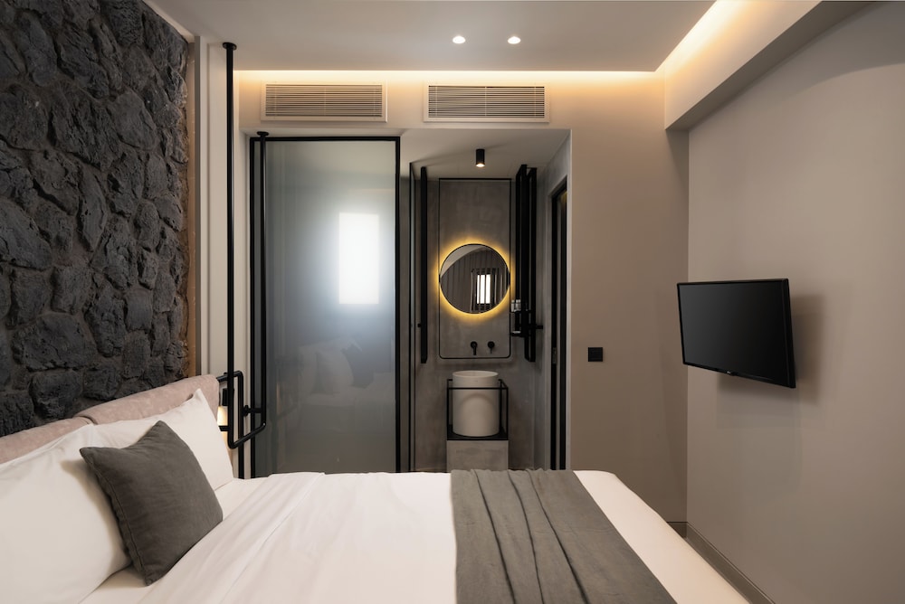 Apikia Santorini Suites - Adults Only 17/85