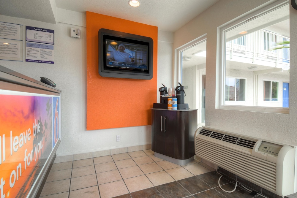 Motel6 Costa Mesa, CA 10/55
