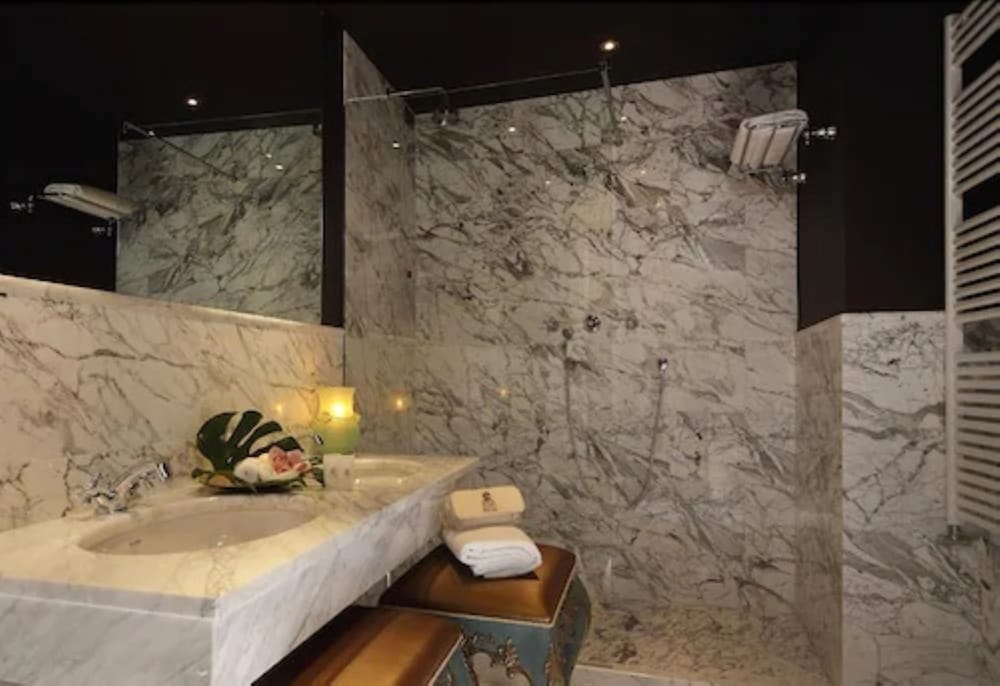 SUITE, DOUBLE BED, CANAL VIEW
