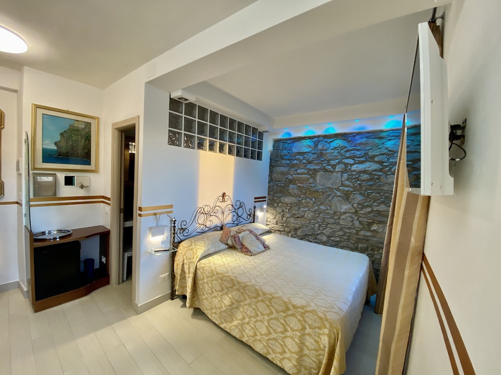Giovanni Rooms Manarola 11/49