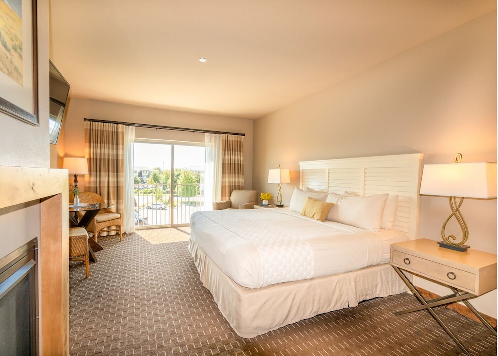Lodge, King Bed