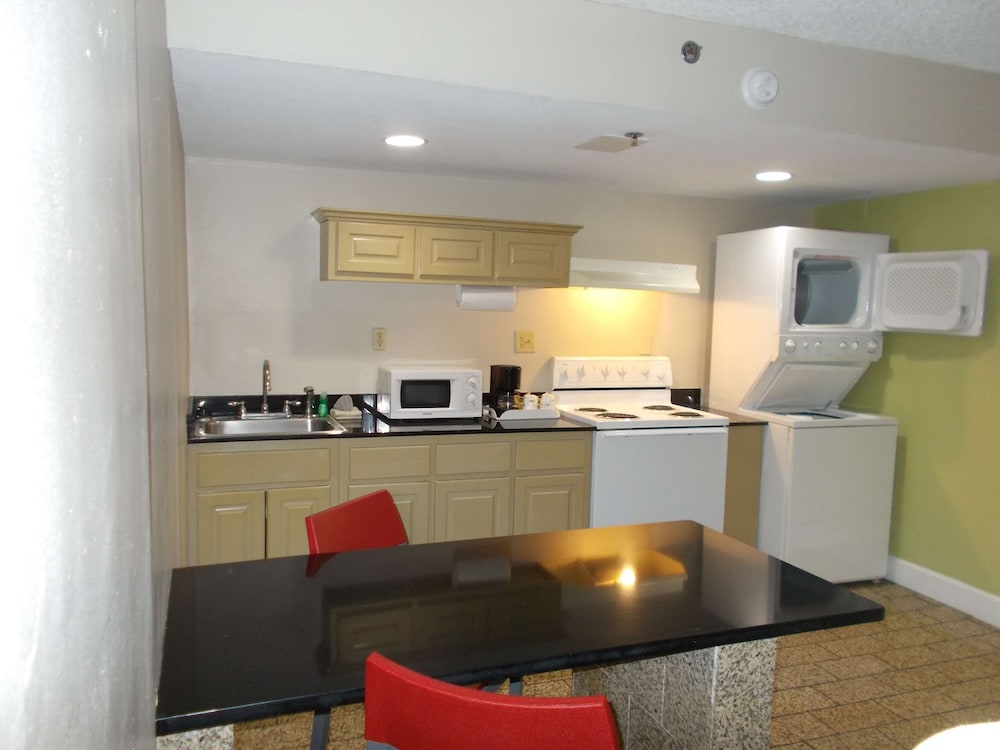 SureStay Plus Hotel by Best Western St Marys Cumberland 9/37