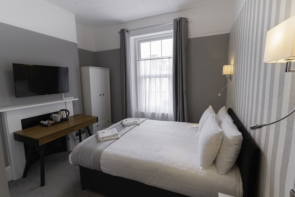 The Pier Hotel 14/80