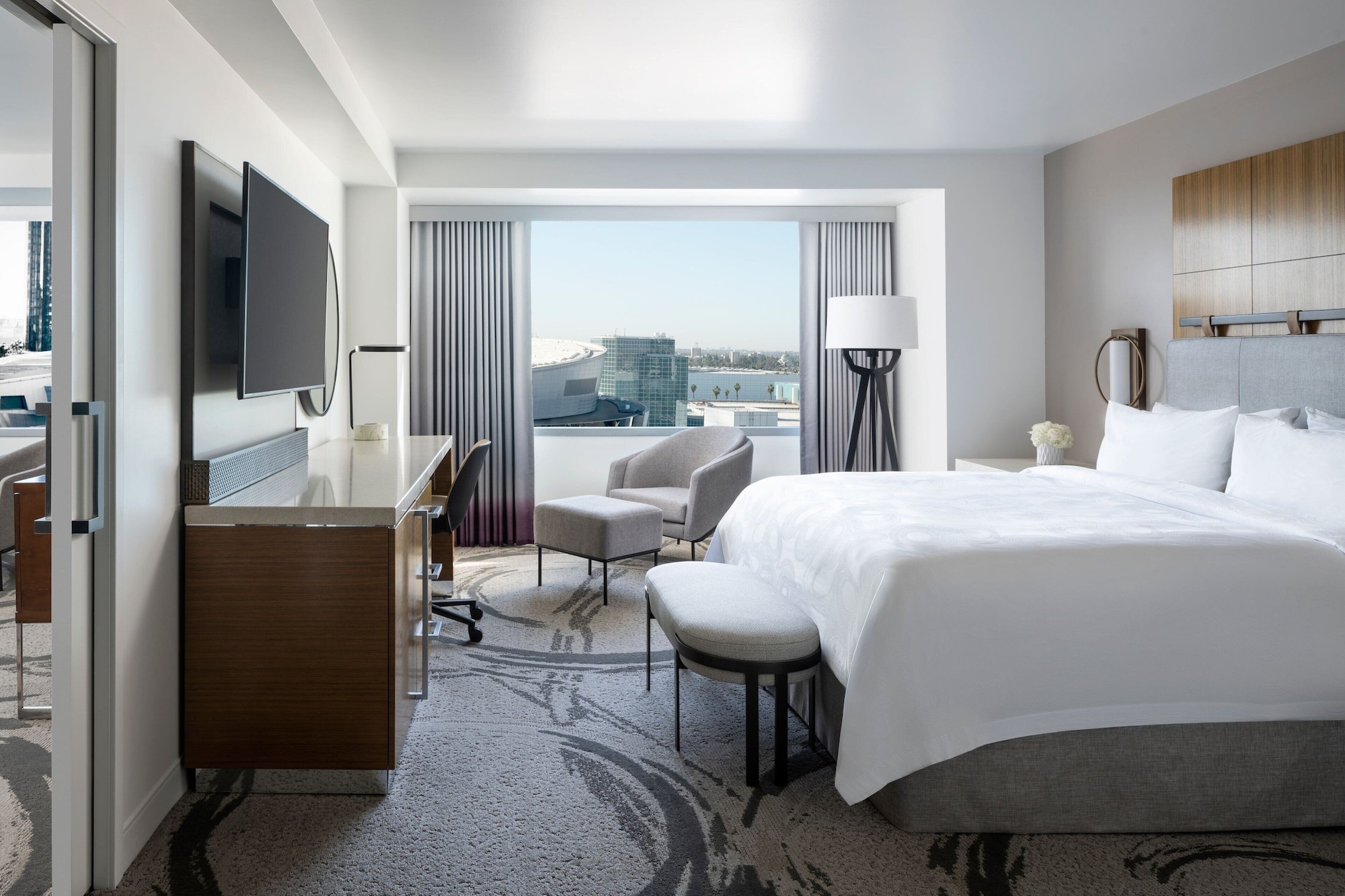 Room, King Bed, City View