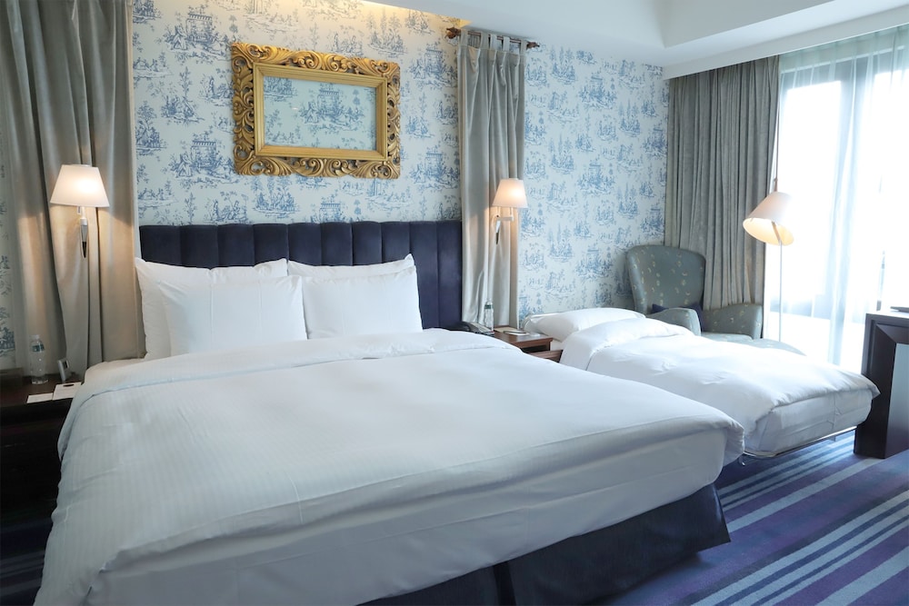 GRAND VICTORIA HOTEL 24/73