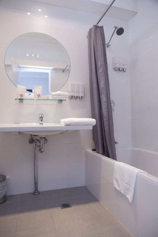 SAVOY DOUBLE BAY HOTEL 43/44