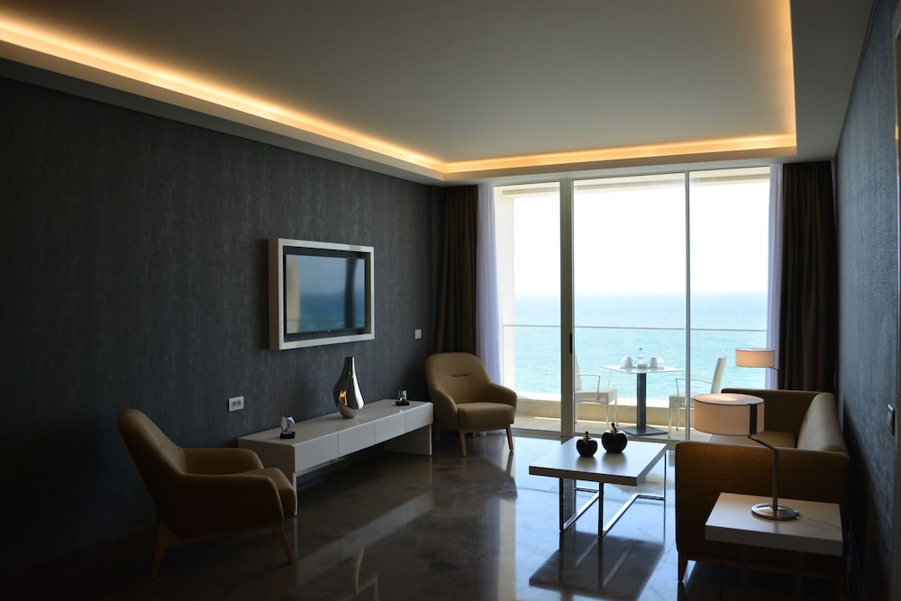 Lancaster Eden Bay Hotel, Beirut 65/65