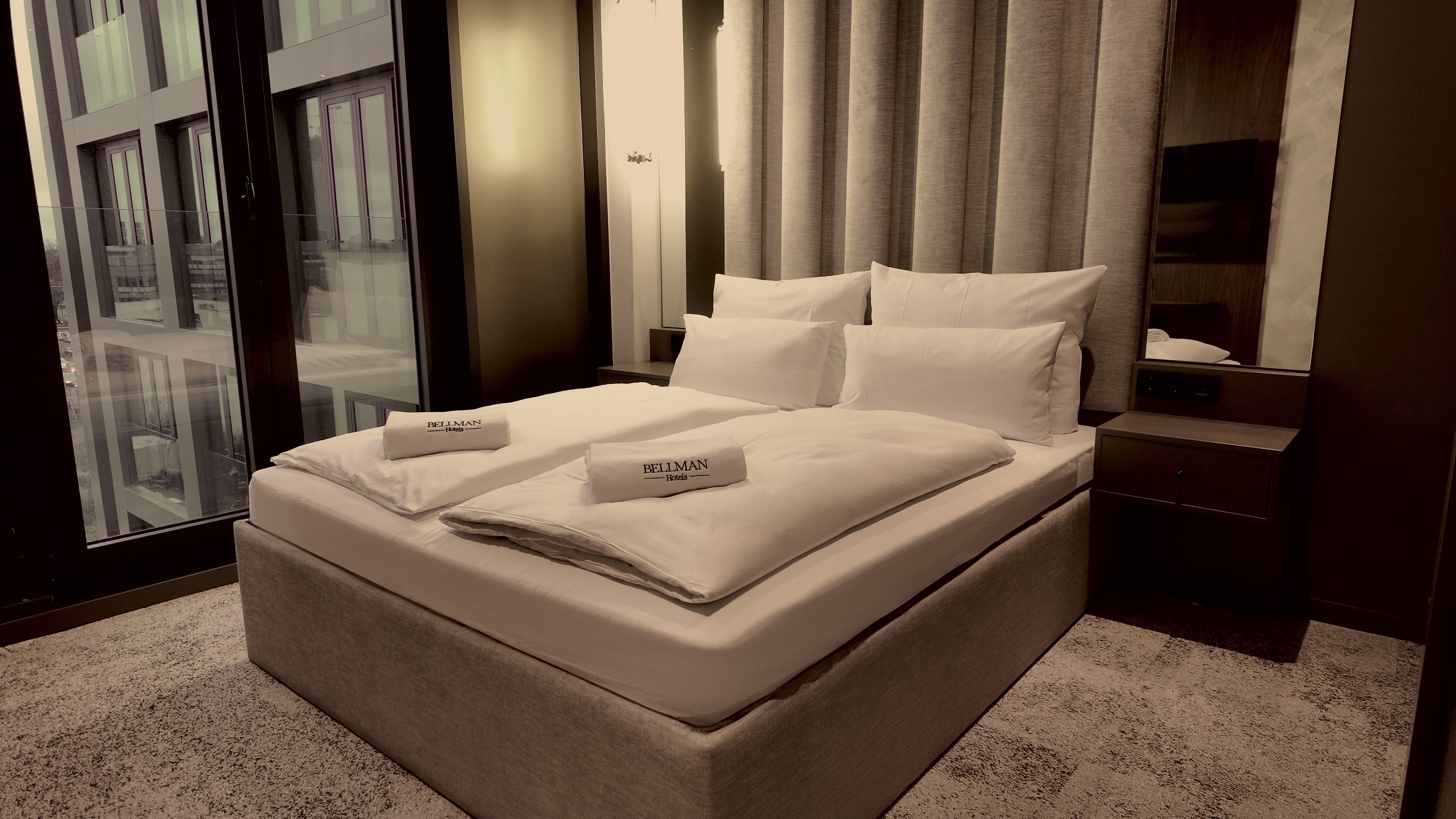 Bellman Hotel 7/38