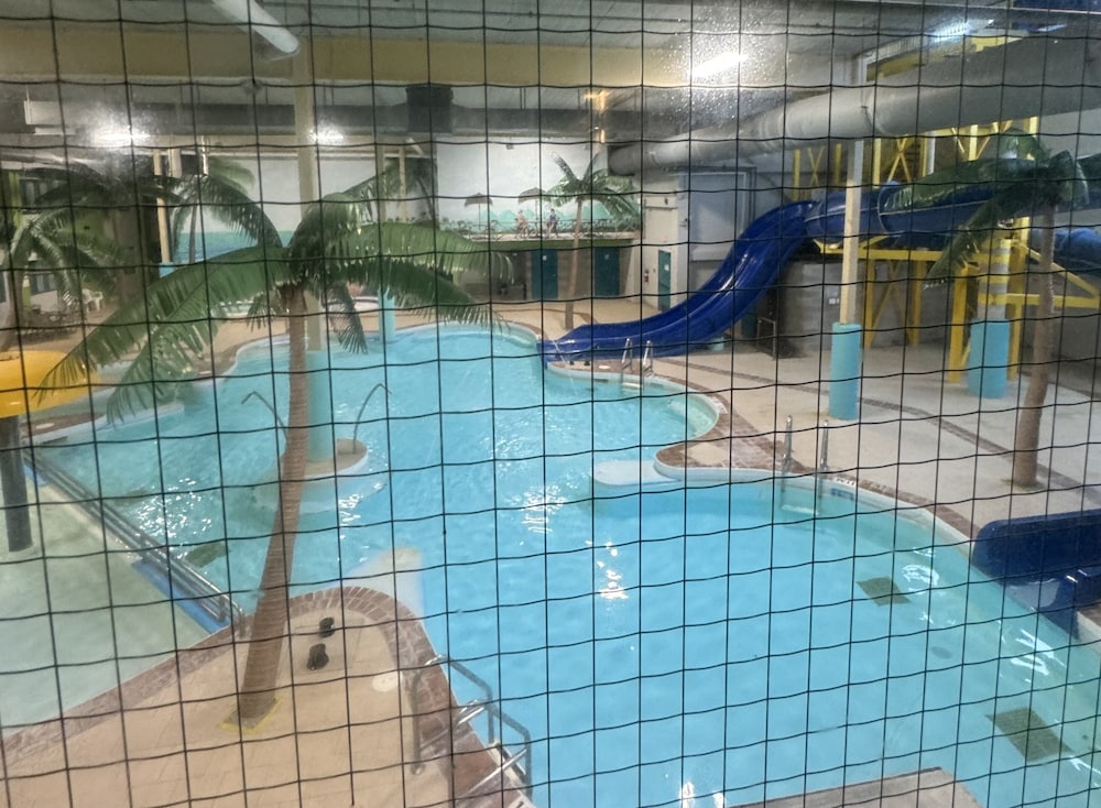 Travelodge by Wyndham Winnipeg Airport 24/37