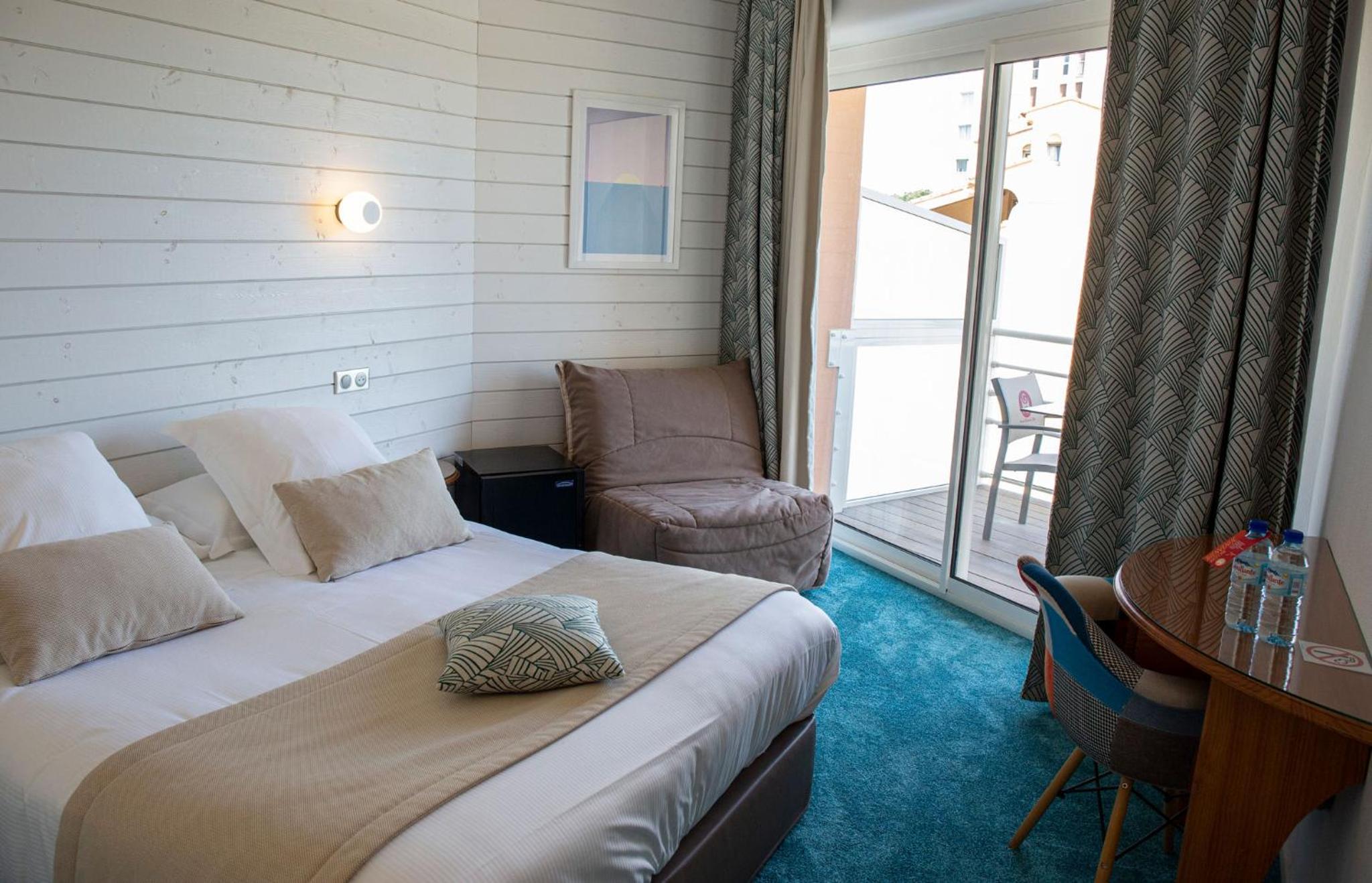 Room, Lateral Side Sea View, Balcony
