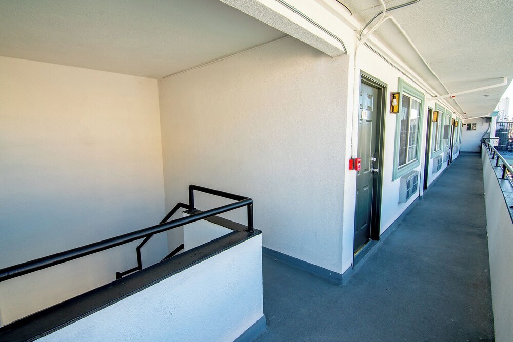 Pod Inn Los Angeles 23/50