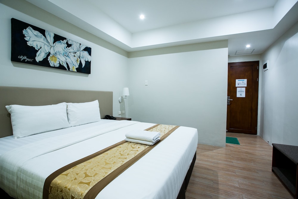 DELUXE, DOUBLE BED, ACCESSIBLE
