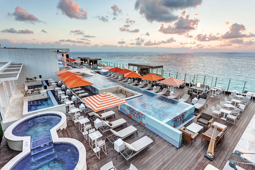 Royalton CHIC Cancun, An Autograph Collection (ex Royalton Cancun) 56/71