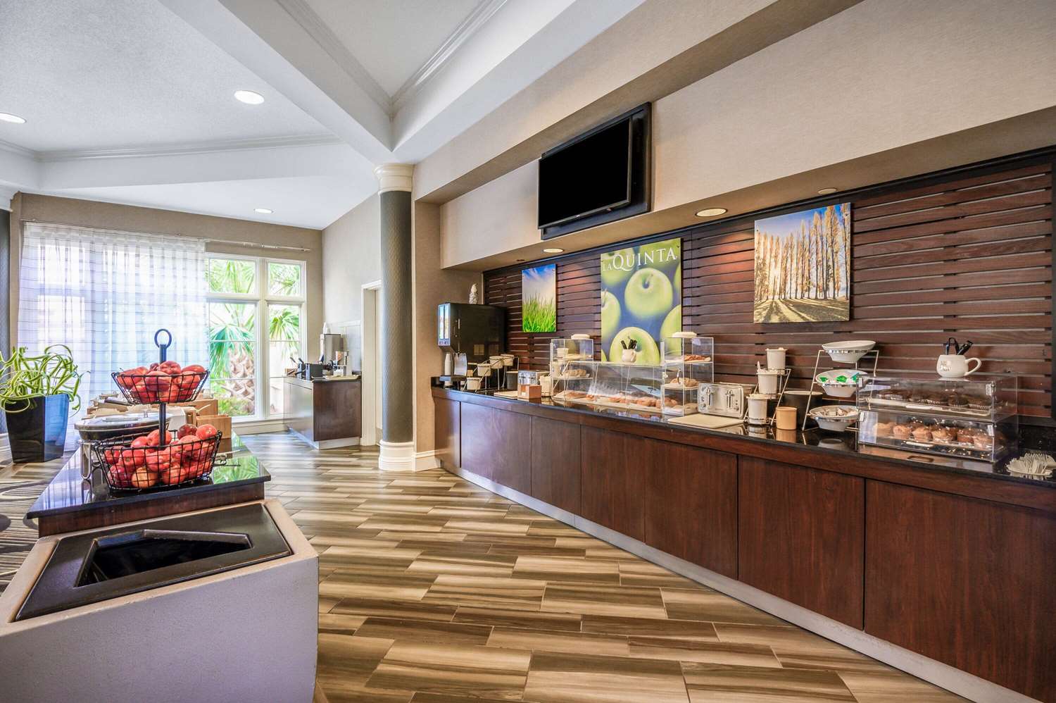 La Quinta Inn & Suites by Wyndham Myrtle Beach Broadway Area 12/54