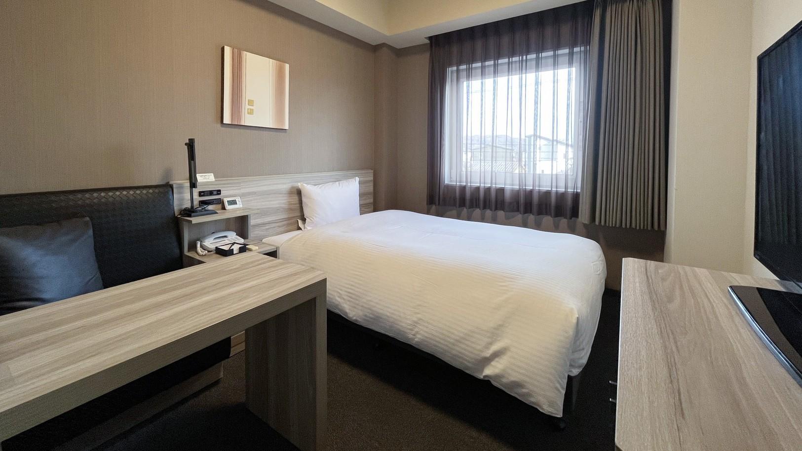 غرفة قياسية مفردة للمدخنين