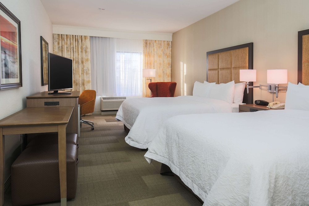 Hampton Inn & Suites Camarillo 10/39