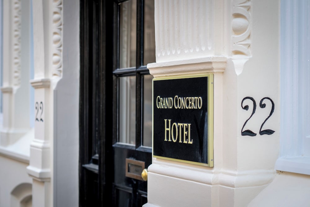 Castleton Hotel 35/61