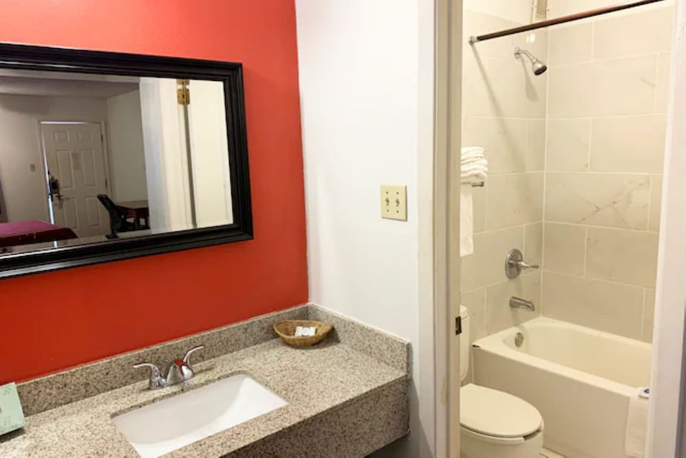 غرفة بريميوم بسريرين كوين، Rodeway Inn & Suites Jefferson 5/5