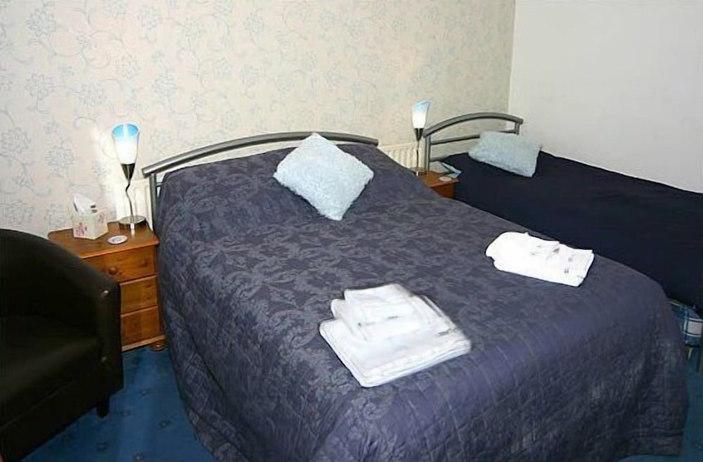 Lyndsay Guest House 33/50