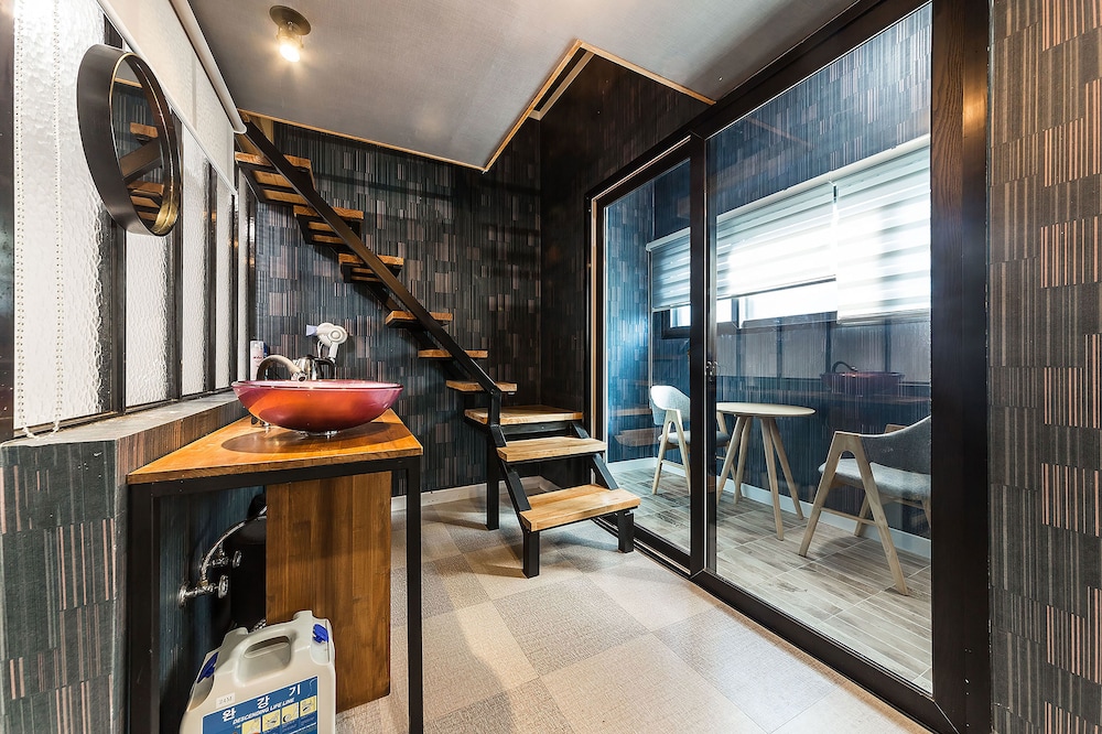Malu Hotel 56/72