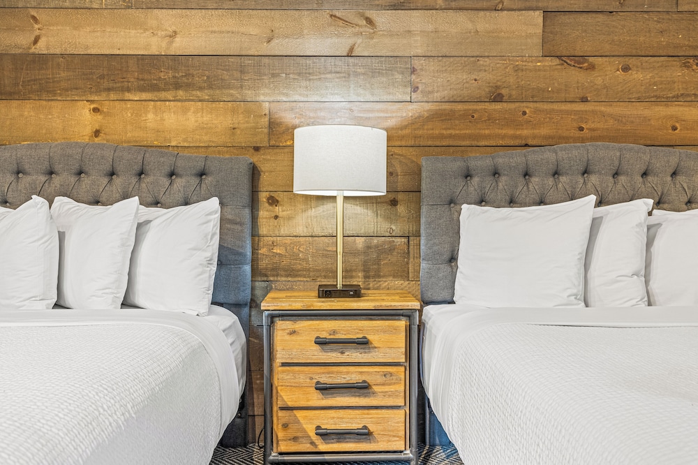 Basecamp Lodge Canmore 37/63