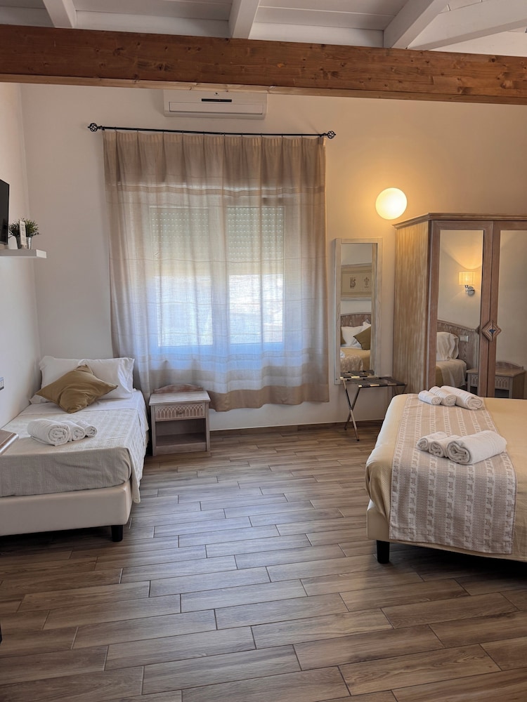 LOCANDA DEGLI ARTISTI 13/50