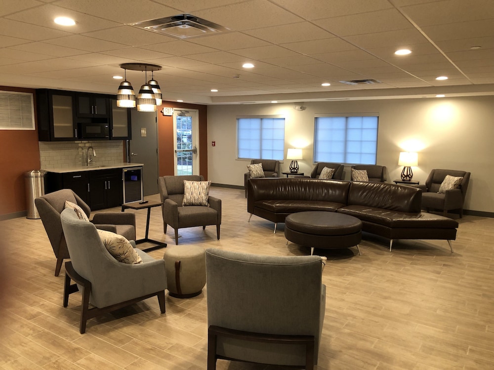 Candlewood Suites Fort Wayne by IHG 24/50