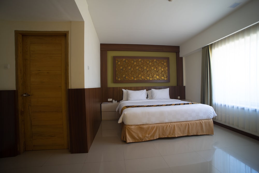 Luminor Hotel Banyuwangi Yos Sudarso 22/70