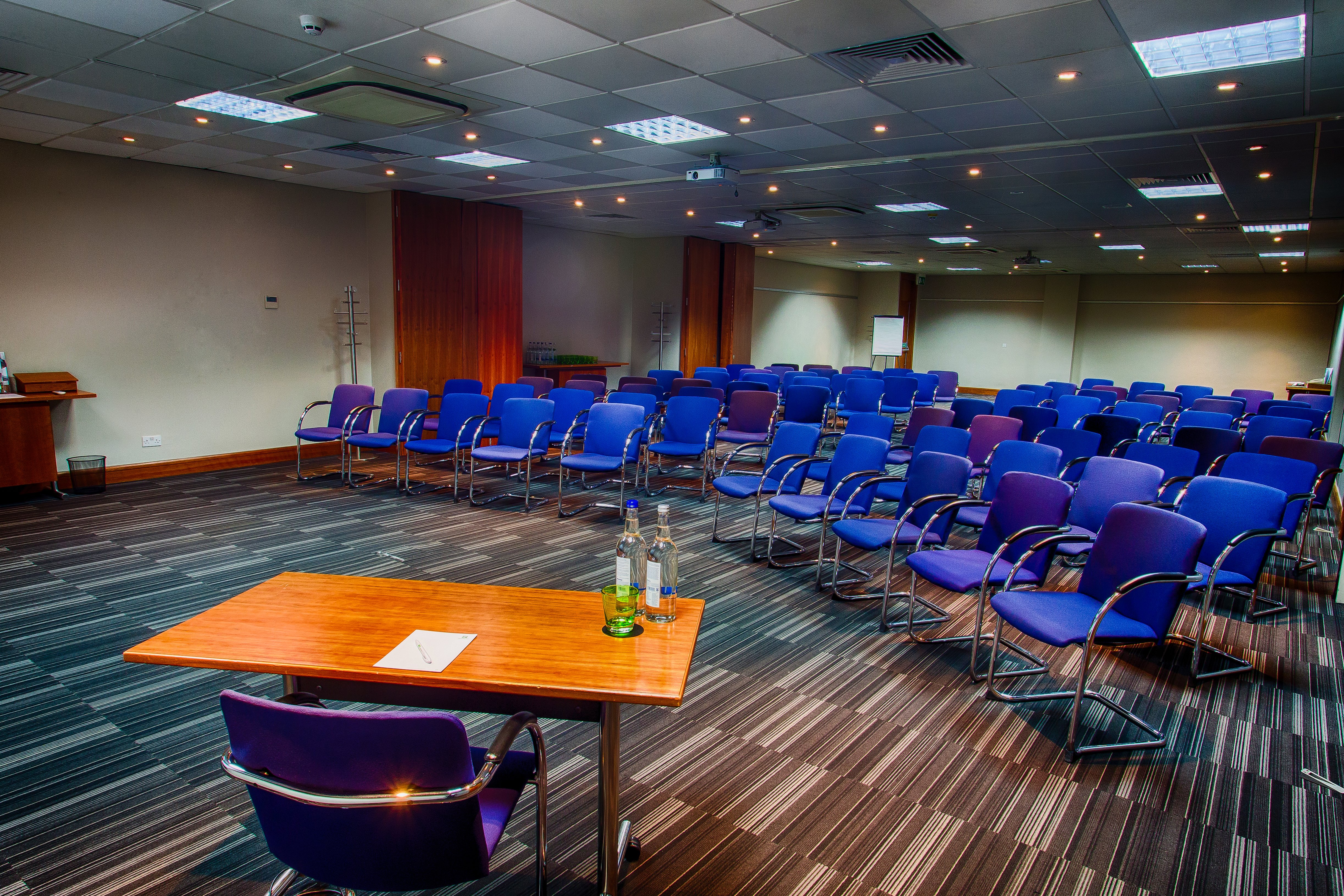 HOLIDAY INN LONDON HEATHROW M4J4 52/62