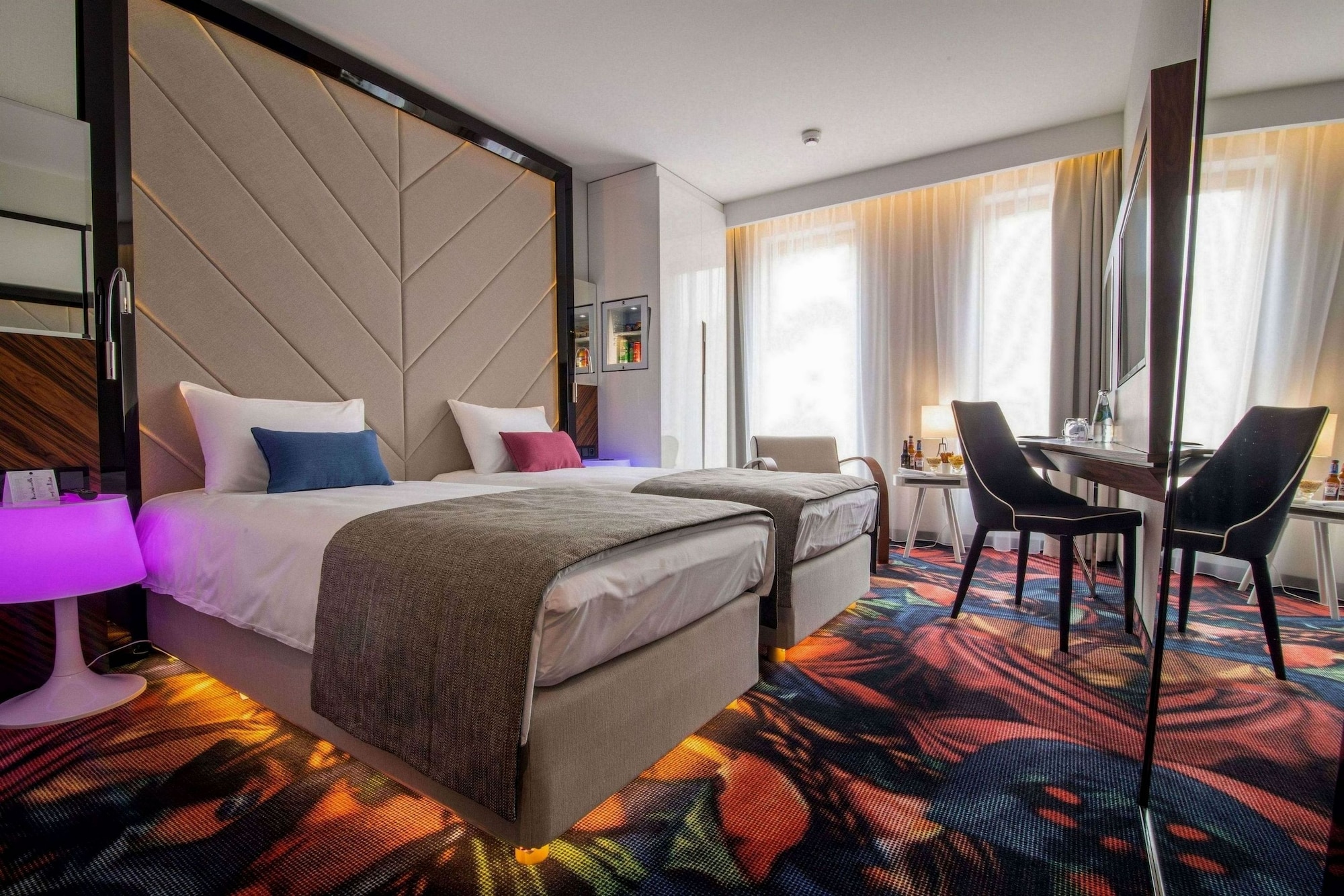 FAMILY, TWIN BEDS