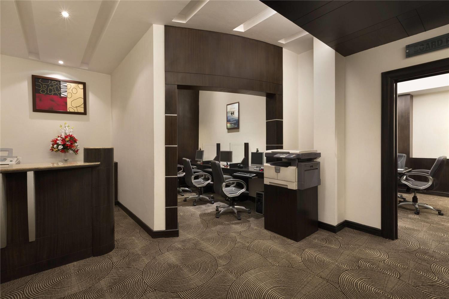 Ramada Plaza by Wyndham JHV Varanasi 8/23