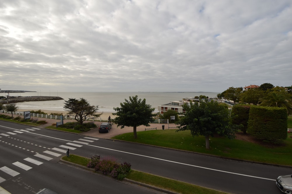HOTEL BEAU RIVAGE 61/65