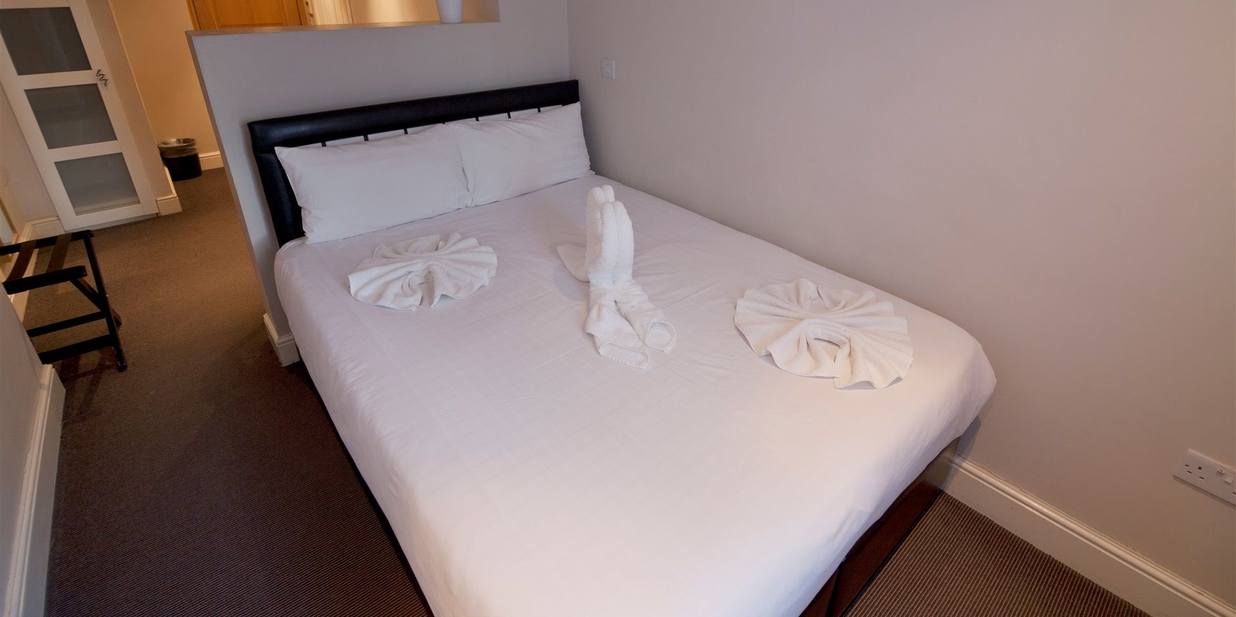 MSTAY RUSSELL COURT HOTEL 16/18