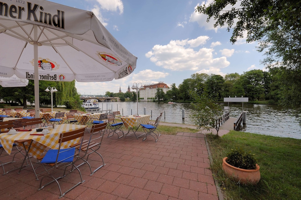 Am Schloss Kopenick By Golden Tulip Ex Best Western Hotel Am Schloss Koepenick 70/77