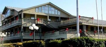 Sunday House Inn and Suites 1/23