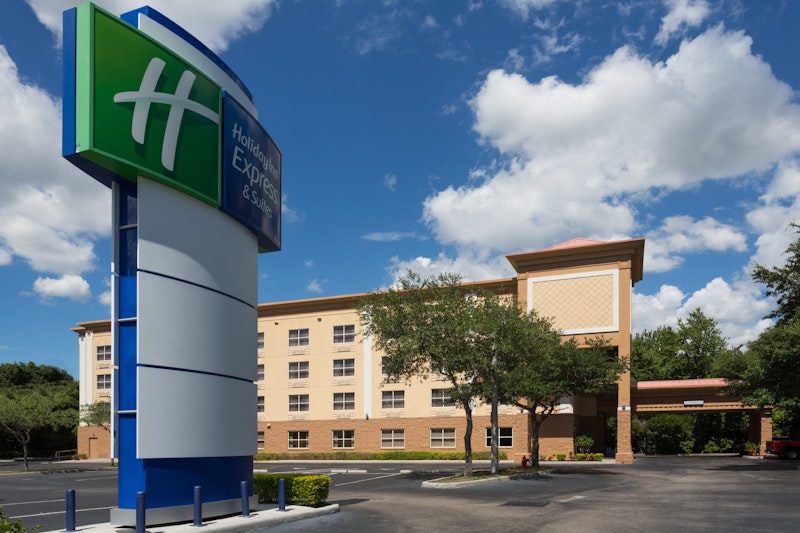 Holiday Inn Express Hotel Suites Plant City 64/70