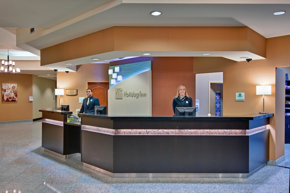 Holiday Inn Suites Windsor Ambassador Bridge 7/72