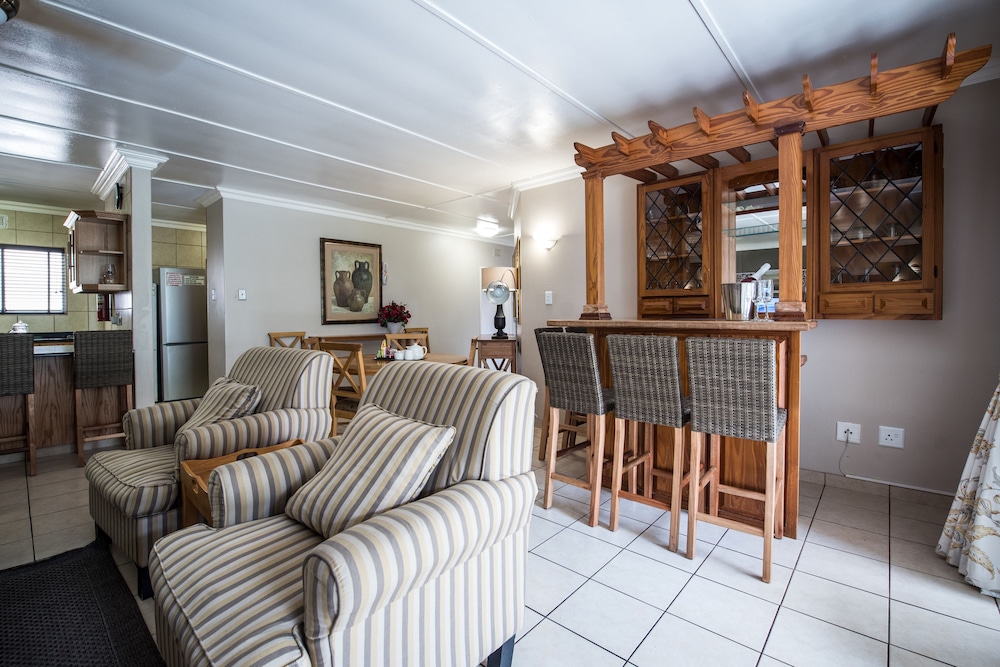 Lake View Cabanas 36/69