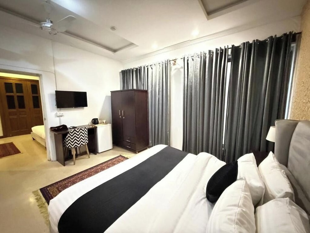 Rhodium Elite Hotel 28/56
