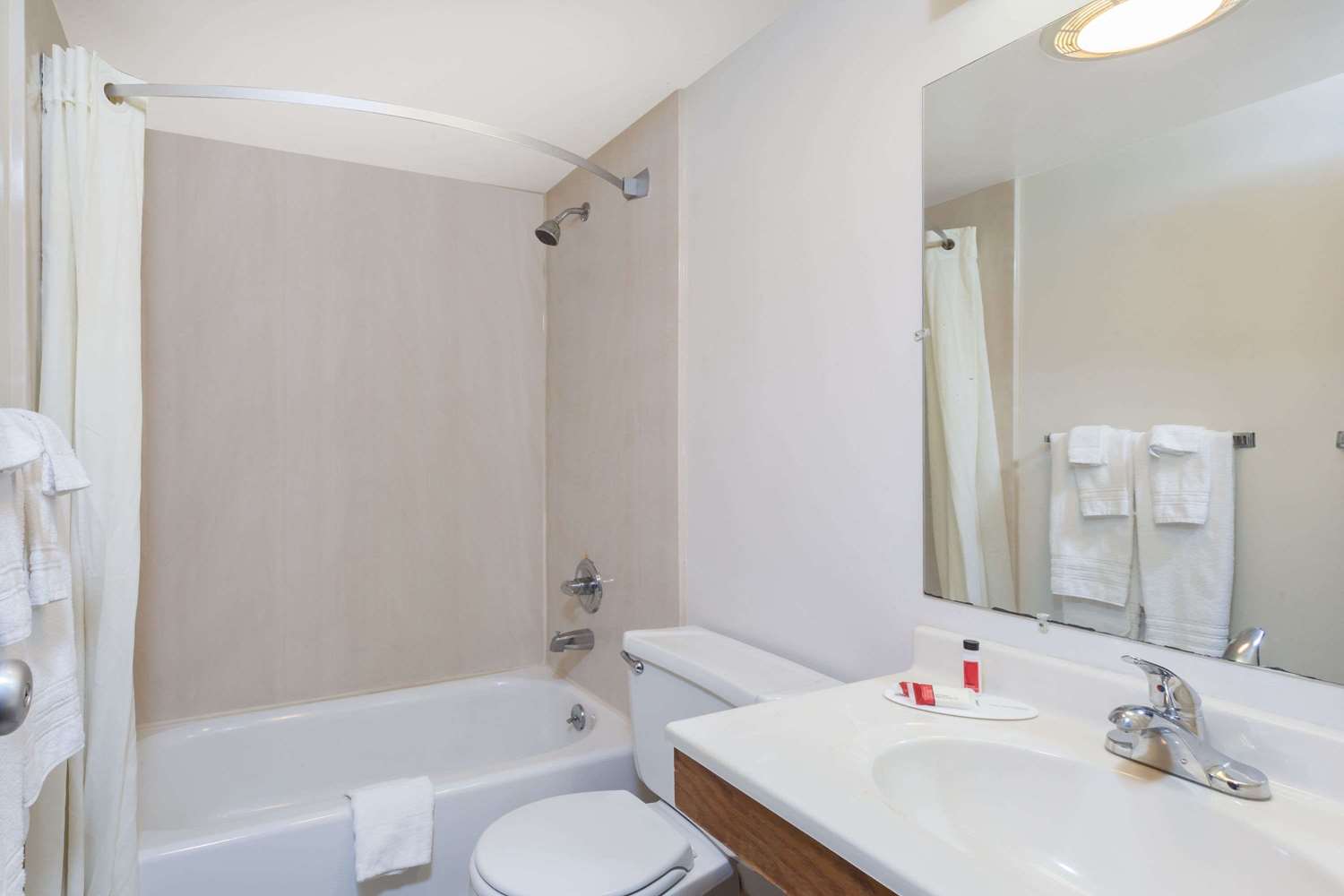 Super 8 by Wyndham Harrisburg Hershey West 9/10