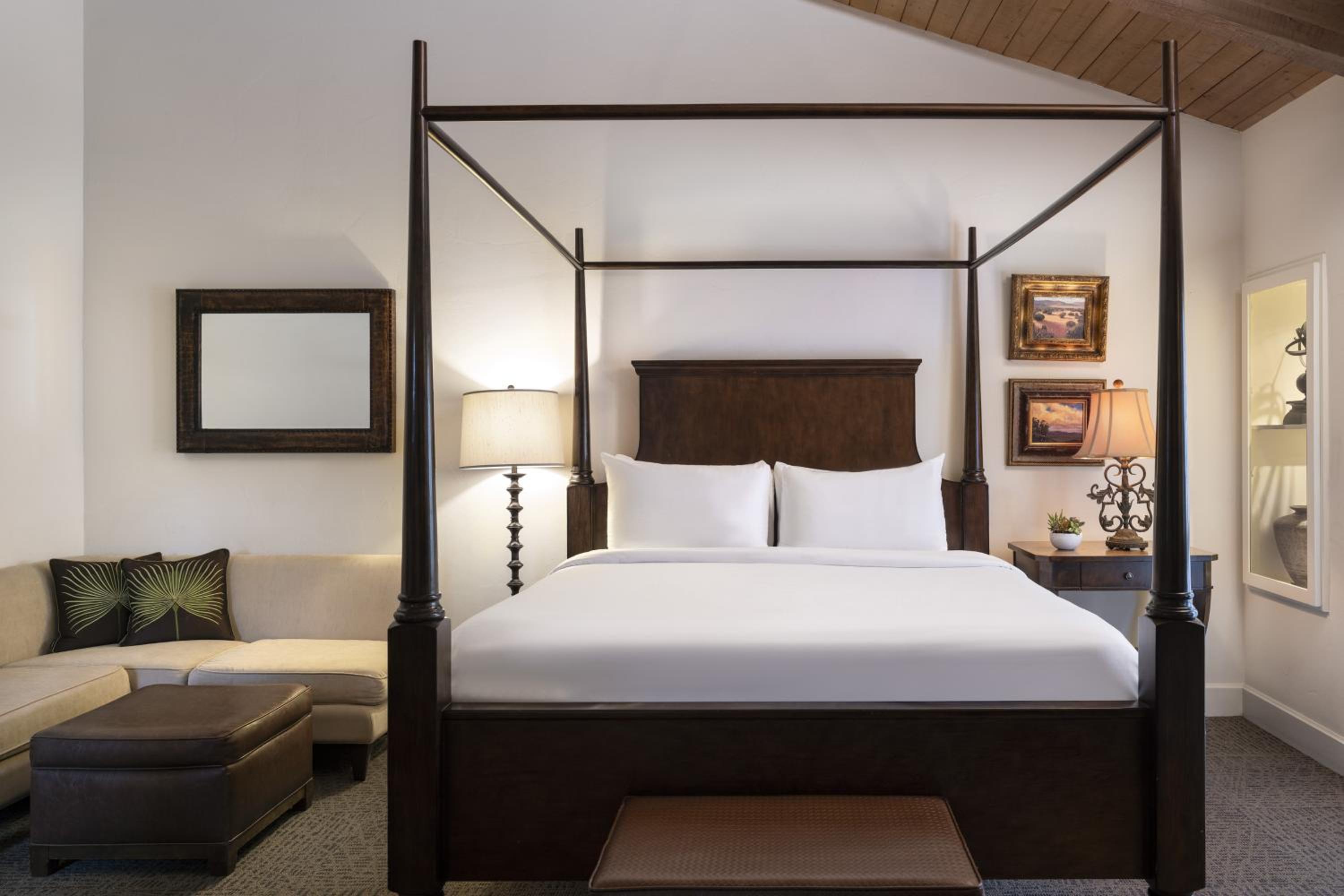 Room, King Bed, Pool Side, Corner