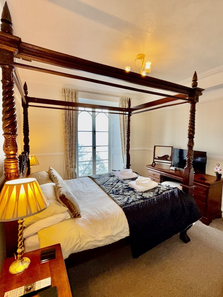 The North Cliff Hotel 12/50