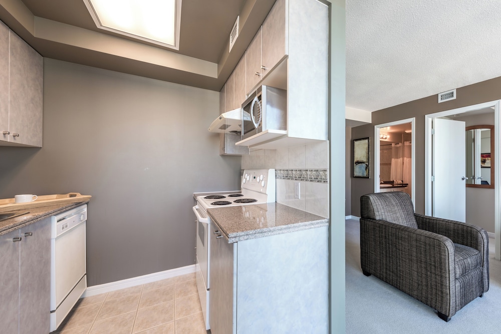 1 Bedroom, Carmana, Suite, Queen Bed، Carmana Hotel and Suites 2/2