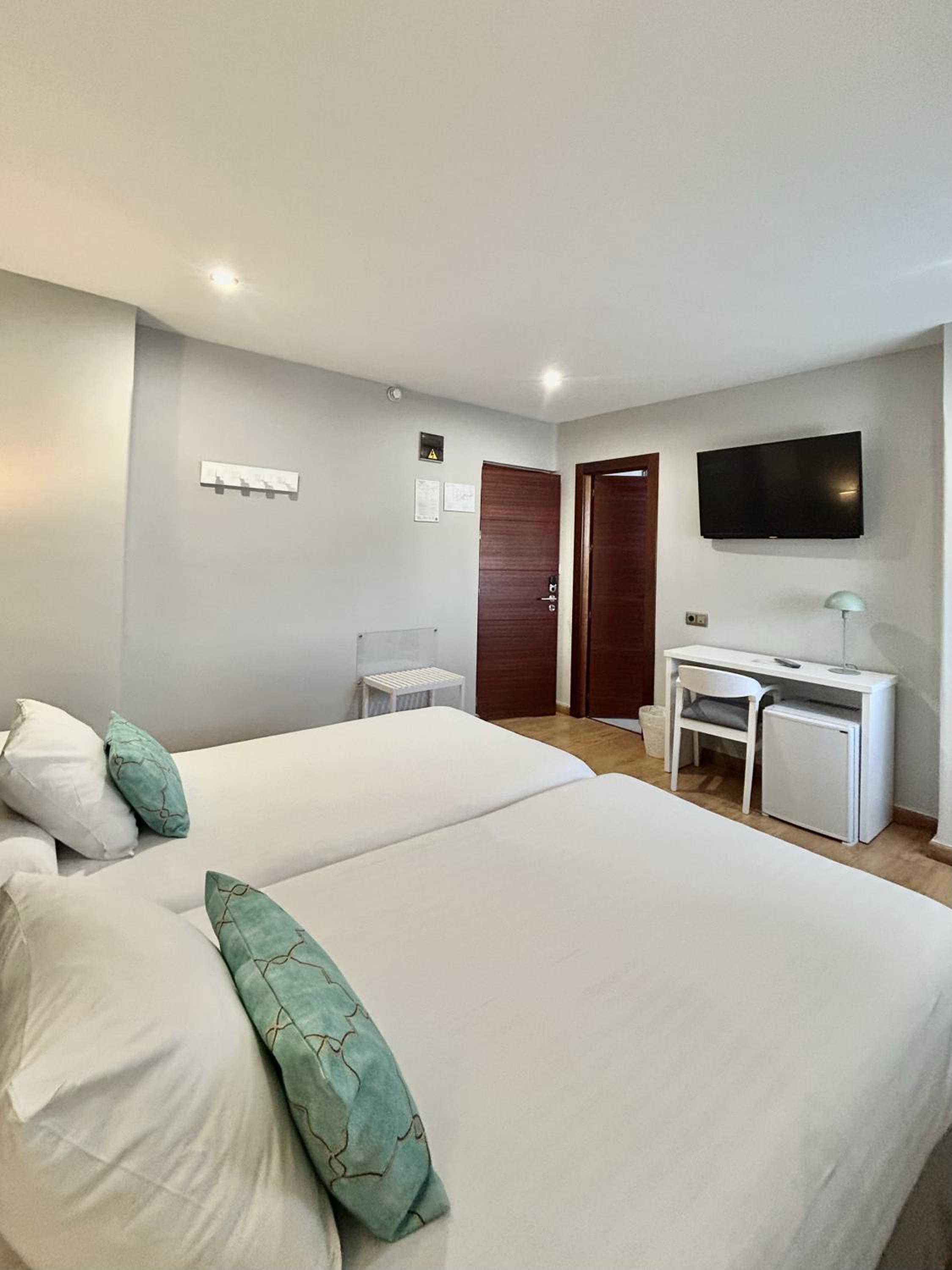 Standard, Twin Beds