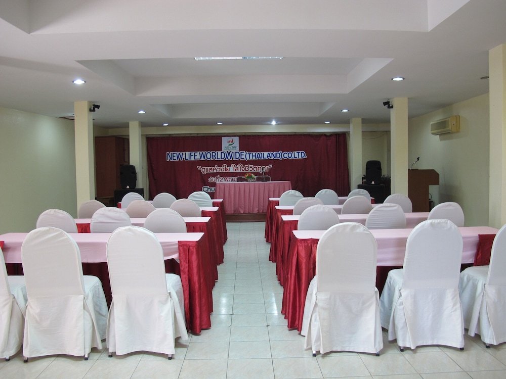Chumphon Palace Hotel 44/47