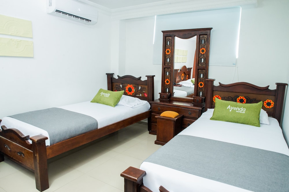 ROOM, TWIN BEDS