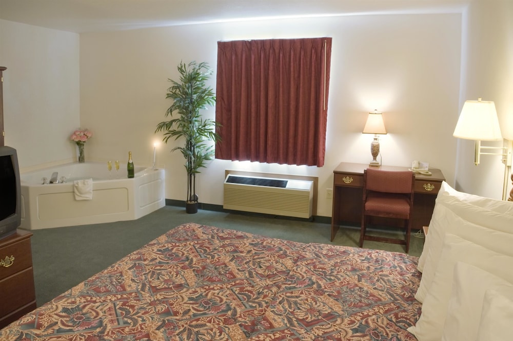 Americas Best Value Inn Gaylord 25/42