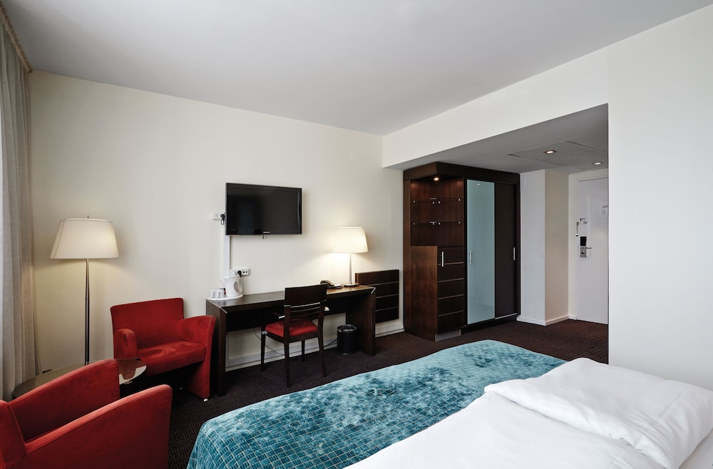 Imperial Hotel 15/40
