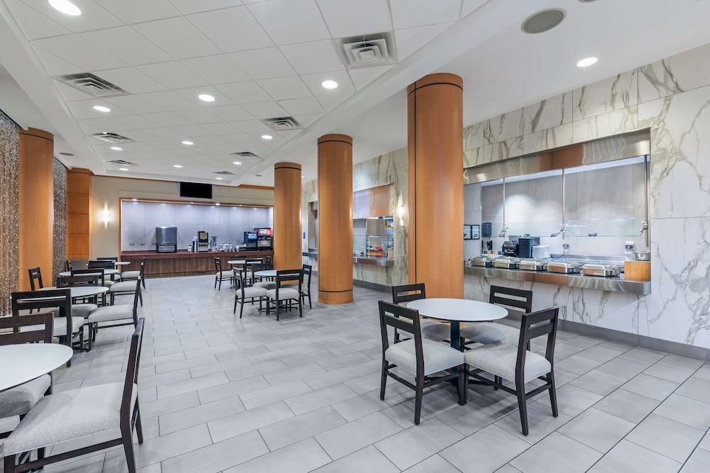 Embassy Suites by Hilton Houston Energy Corridor 48/63